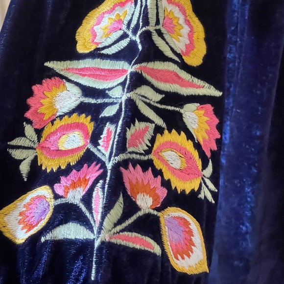 NWT Navy Velvet Embroidered Dress Size Small/Medium - Picture 5 of 8